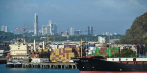 El Canal de Panamá desmiente que haya ajustado las tarifas a los buques de EE.UU.