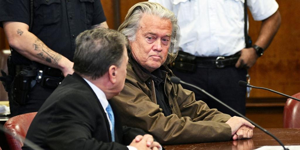 Steve Bannon, exmano derecha de Trump, se declara culpable de desvío de fondos y evita la cárcel
