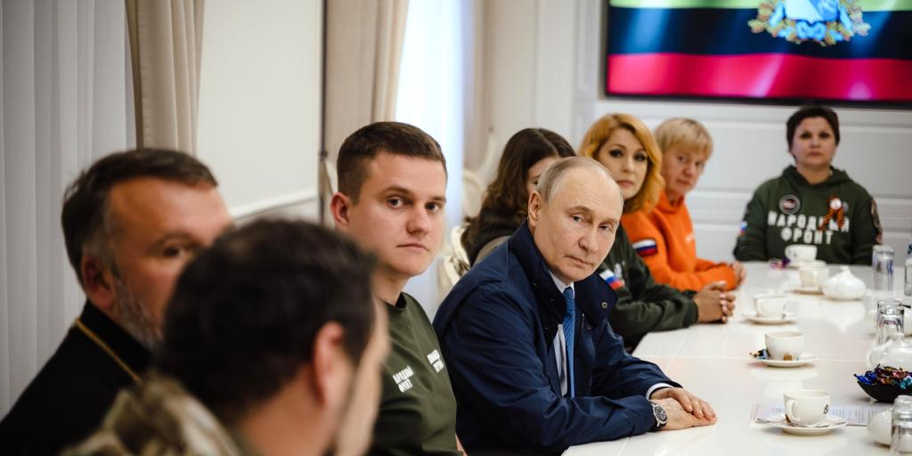 Putin visita por primera vez Kursk desde que el Ejército de Rusia expulsara a las tropas de Ucrania