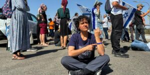 Al menos 20 heridos por disparos israelíes en un nuevo incidente en el reparto de ayuda en Gaza