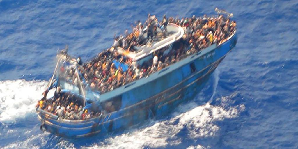Diecisiete miembros de la Guardia Costera de Grecia, procesados por el naufragio de inmigrantes más mortífero del país