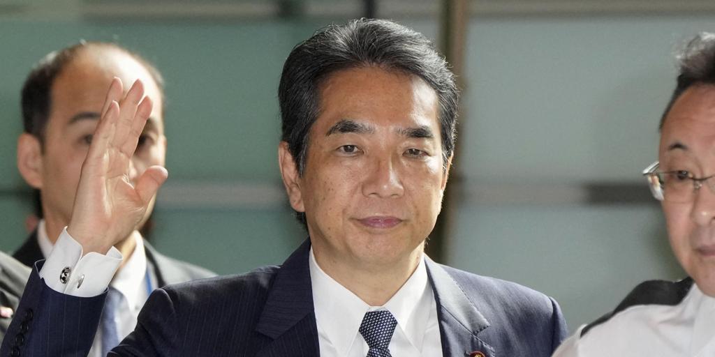 Dimite el ministro de Agricultura de Japón por bromear sobre su 'privilegio' de no tener que comprar arroz