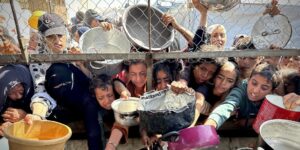 Dimite por «principios humanitarios» el presidente de la empresa encargada del reparto de ayuda en Gaza