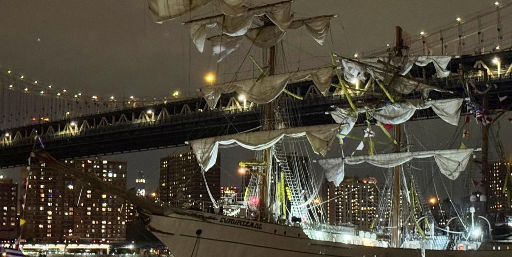 El buque-escuela de la Armada de México se estrella contra el puente de Brooklyn