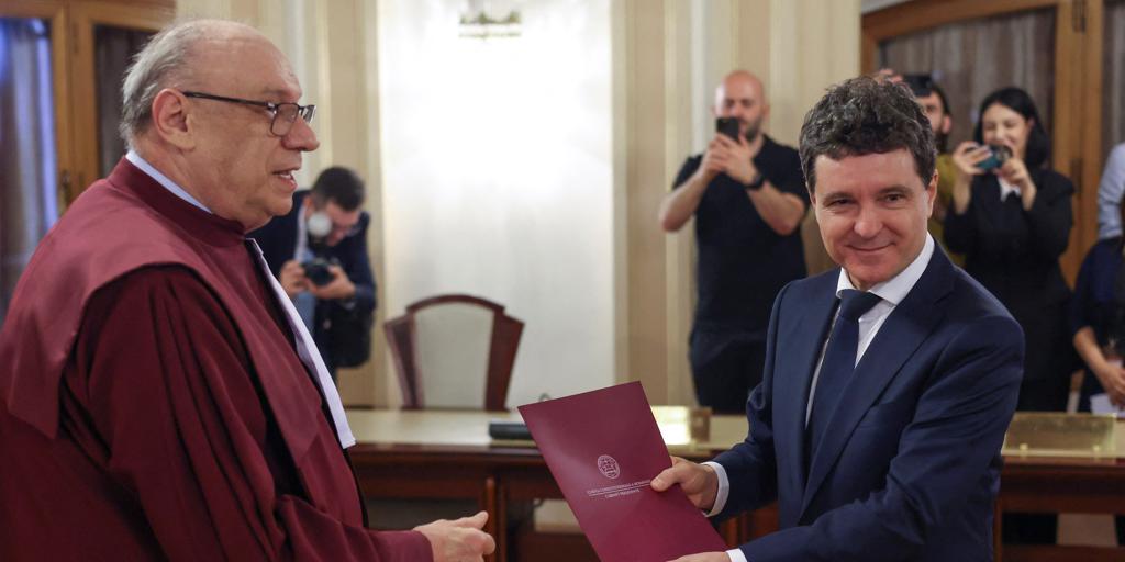 Nicusor Dan se adhiere a la UE y la OTAN en su juramento como presidente ante el Parlamento de Rumanía
