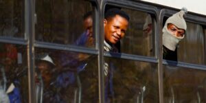 Rescatan a todos los mineros atrapados en Sudáfrica desde el jueves