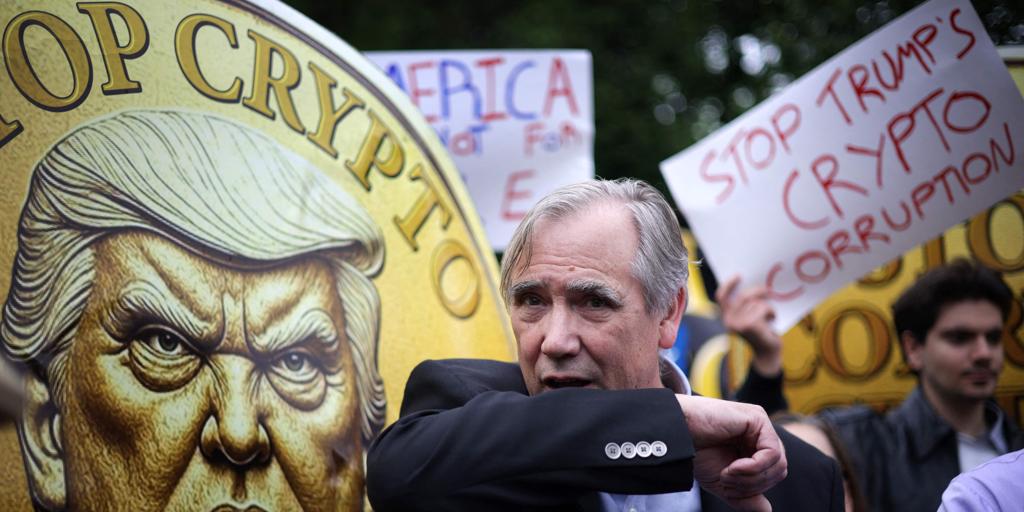 críticas a Trump por subastar acceso a su persona a través de su criptomoneda
