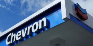 prorroga la licencia de Chevron