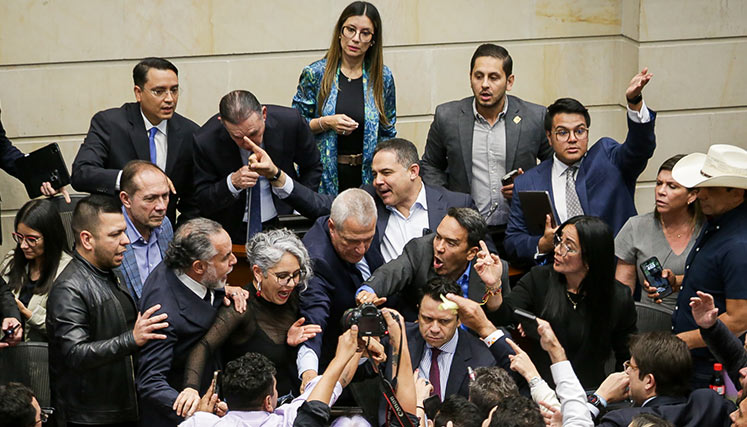 8 partidos independientes y de oposición demandan el decreto que convocó a la Consulta Popular