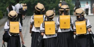 Detienen a dos profesores por compartir en un chat grupal fotos íntimas de menores en Japón