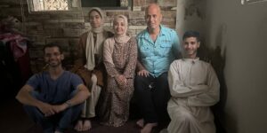 El intérprete gazatí Kayed Hammad es evacuado de la Franja con su familia: «Hemos vuelto a nacer»