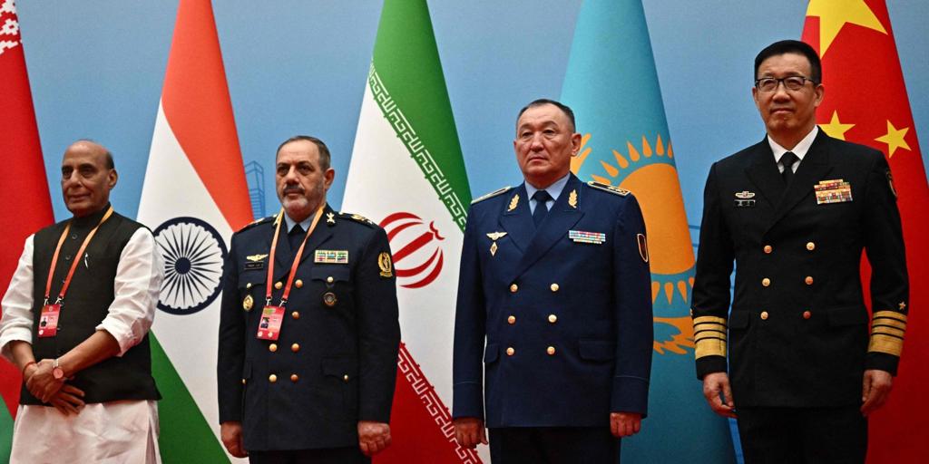 El ministro de Defensa iraní visita China y le pide «un papel más importante» frente a EE.UU. e Israel