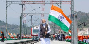 El presidente de la India inaugura un ferrocarril estratégico en la Cachemira disputada con Pakistán