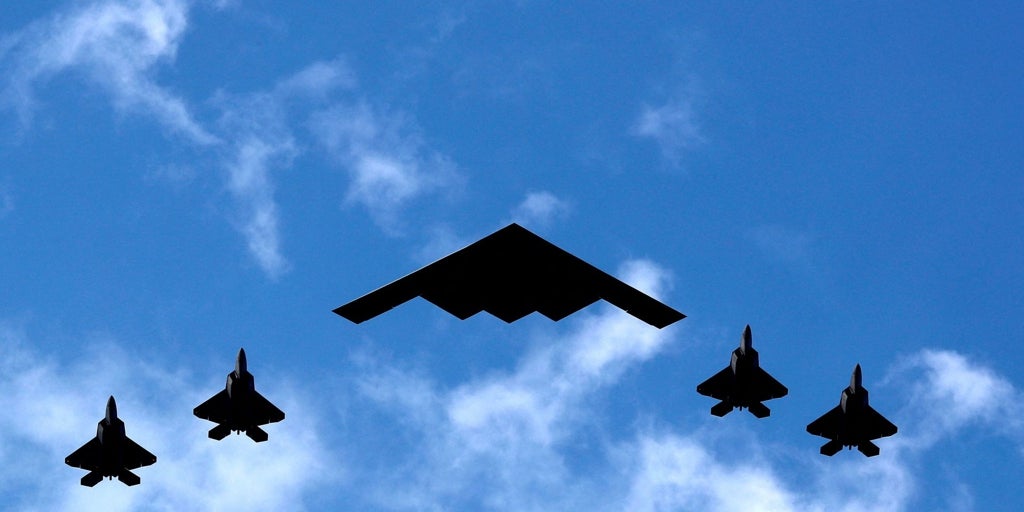 Estados Unidos traslada bombarderos B-2 a Guam mientras Trump sopesa atacar Irán