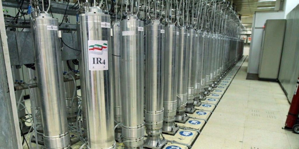 Irán responde a la presión militar y diplomática con un órdago nuclear