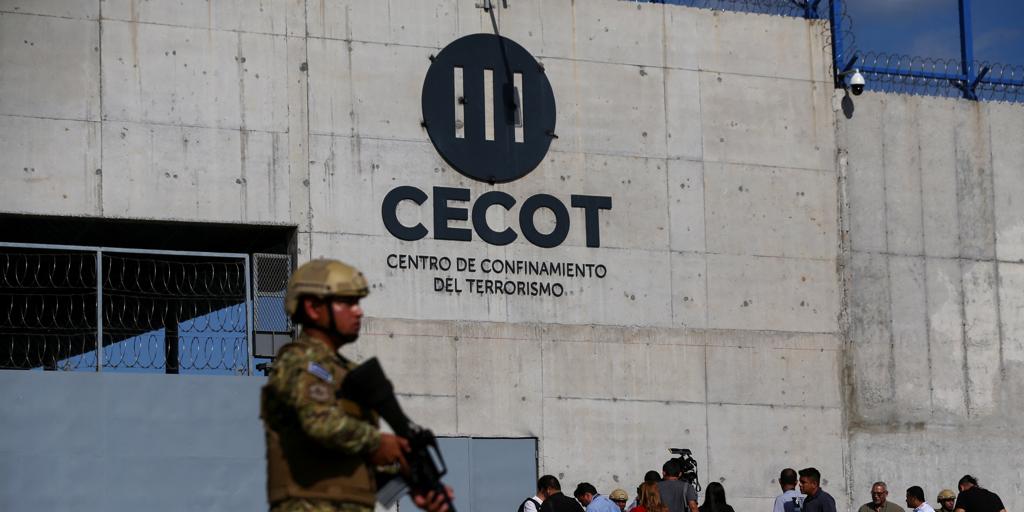 La cárcel de Bukele gusta a otros presidentes