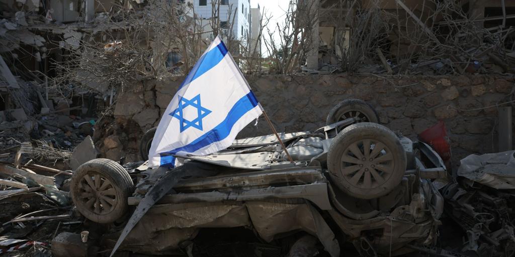 Los países árabes del Golfo aplauden en silencio el ataque de Israel a Irán