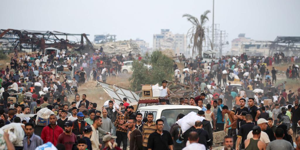 Médicos palestinos denuncian seis muertos en un ataque israelí cerca de un centro de distribución de ayuda en Gaza