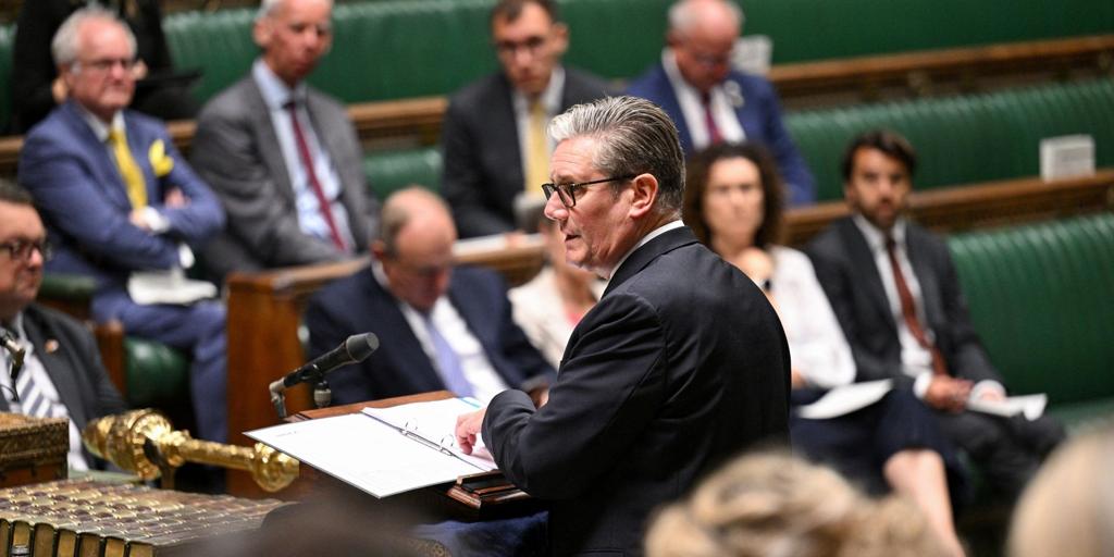 Starmer suaviza los recortes sociales para atajar una amplia rebelión interna
