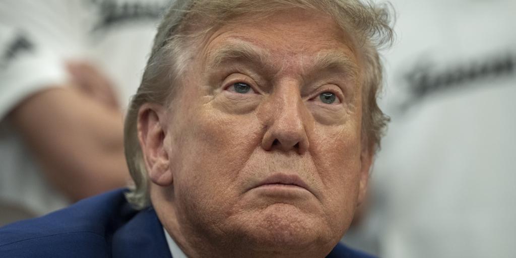 Trump aboga por una nueva investigación sobre su derrota en las elecciones de 2020 al considerar que hay pruebas «abrumadoras» de «fraude»