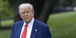 Trump asegura que Putin le ha dicho en una llamada que responderá con dureza a los ataques de Ucrania
