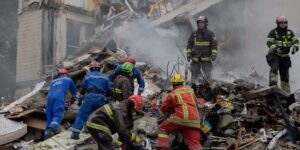 Al menos seis muertos y más de 50 heridos en un nuevo ataque de Rusia contra Kiev