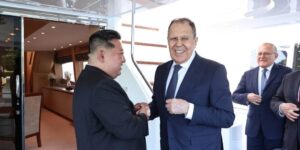Kim Jong-un recibe al ministro de Exteriores ruso para estrechar su alianza en la guerra de Ucrania