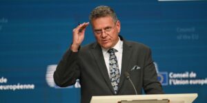 La UE aboga por negociar «hasta el último minuto» los aranceles con EE.UU., pero ya prepara represalias