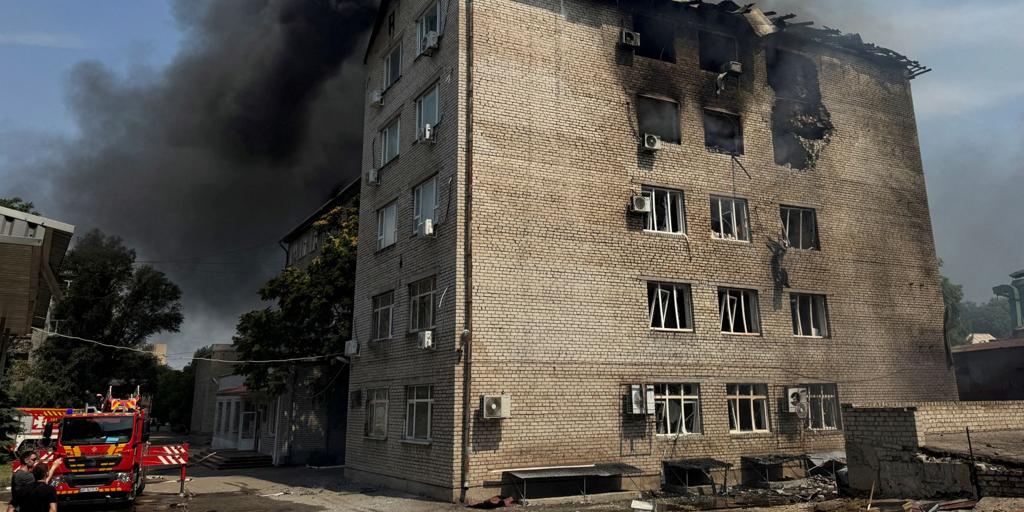 Rusia ataca centros de reclutamiento en Járkov y Zaporiyia a plena luz del día y deja decenas de civiles heridos