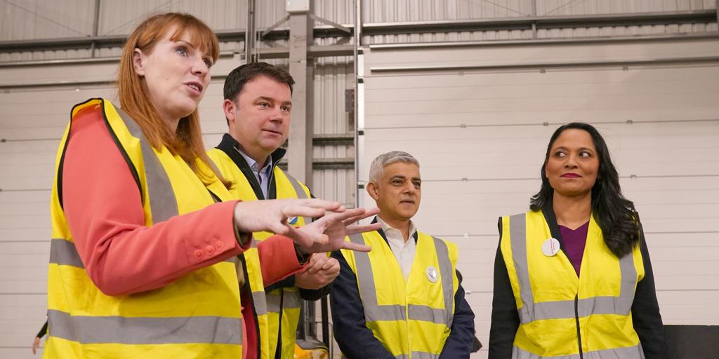 Dimite la directora británica de sinhogarismo tras romper el contrato de sus inquilinos para subir el alquiler