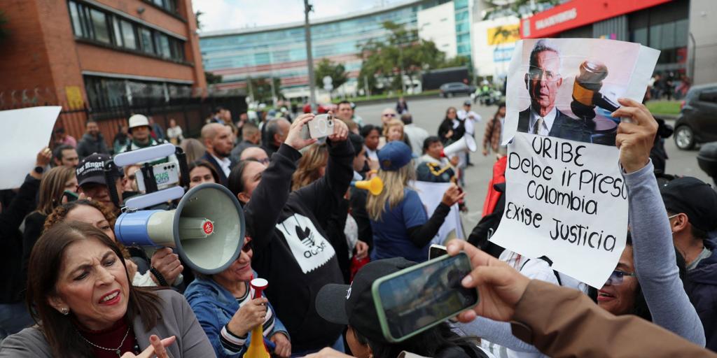 División en Colombia tras la sentencia al expresidente Uribe