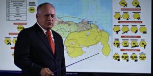 El chavismo anuncia el envío de 15.000 militares a la frontera con Colombia