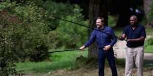 El ministro británico de Exteriores reconoce que pescó sin licencia con el vicepresidente de EE.UU., J. D. Vance