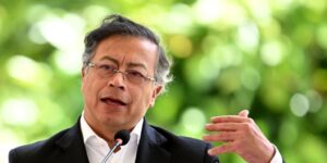 La aversión de Petro hacia los militares y la trivialización de las drogas recrudecen la violencia en Colombia