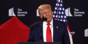 Trump advierte de «consecuencias muy severas» a Putin si no pone fin a la guerra