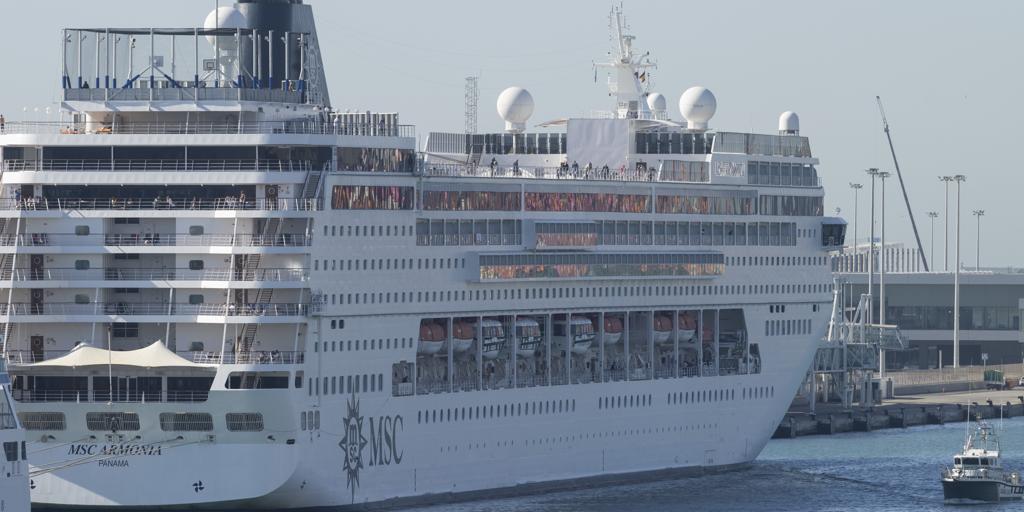 Un crucero con 8.500 personas, paralizado por problemas mecánicos junto a la isla italiana de Ponza