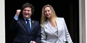 Un escándalo de corrupción que salpica a la hermana de Milei enturbia la campaña de las legislativas