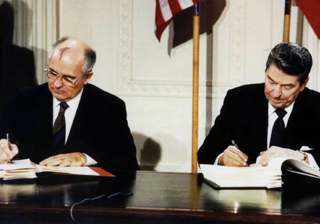 las complejas cumbres entre EE.UU. y Rusia en los últimos 40 años