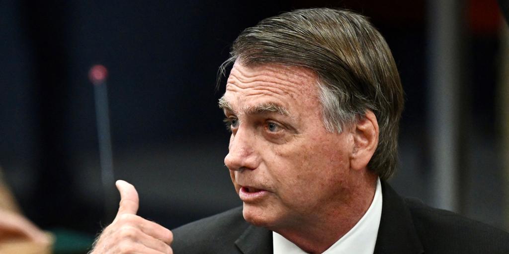 Bolsonaro presenta una «mejoría parcial» tras su ingreso por un problema renal
