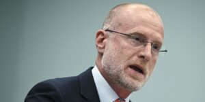 Brendan Carr, el «guerrero de la libertad de expresión» de Trump