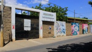 Colegio en Juan Frío enfrenta grave problema de contaminación