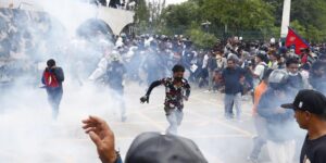 Dimite el ministro del Interior de Nepal tras las protestas que dejan cerca de una veintena de muertos