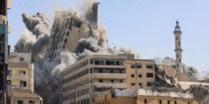 El ministro de Defensa de Israel celebra que «Gaza está en llamas» en una noche con al menos doce muertos por bombardeos