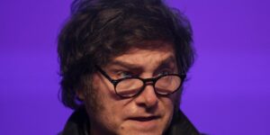 El peronismo gana en Buenos Aires, que castiga a Milei por el 'Karinagate'