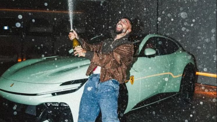 Maluma fue detenido por la policía mientras manejaba su nuevo Ferrari, ¿qué pasó?