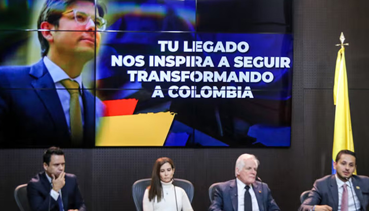 Reviven iniciativas legislativas de Miguel Uribe como homenaje póstumo