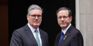 Starmer transmite al presidente israelí su condena por el ataque a Doha durante su visita a Londres