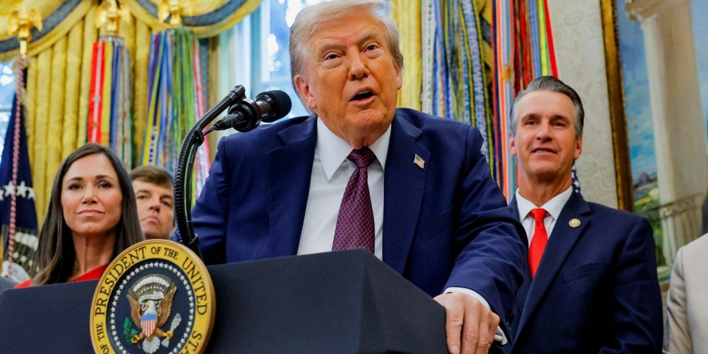 Trump anuncia un ataque contra un barco venezolano en medio de un despliegue naval sin precedentes en el Caribe