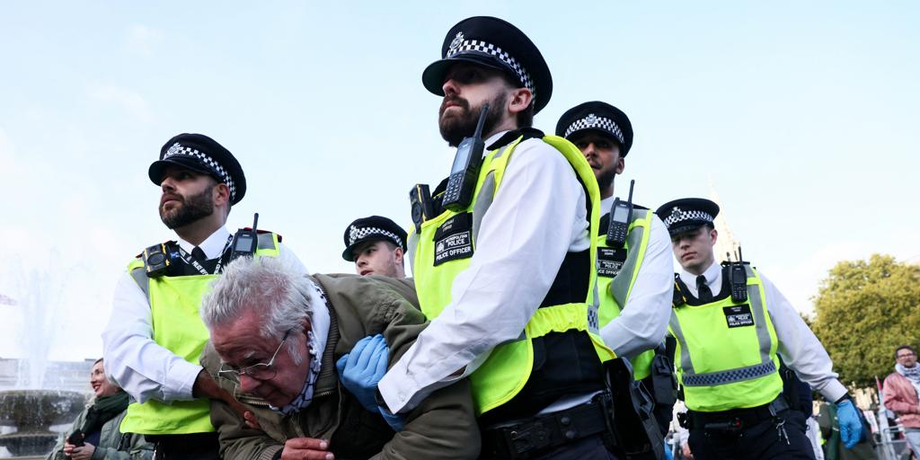 Una nueva protesta contra la ilegalización de Palestine Action se salda con 442 detenidos en Londres