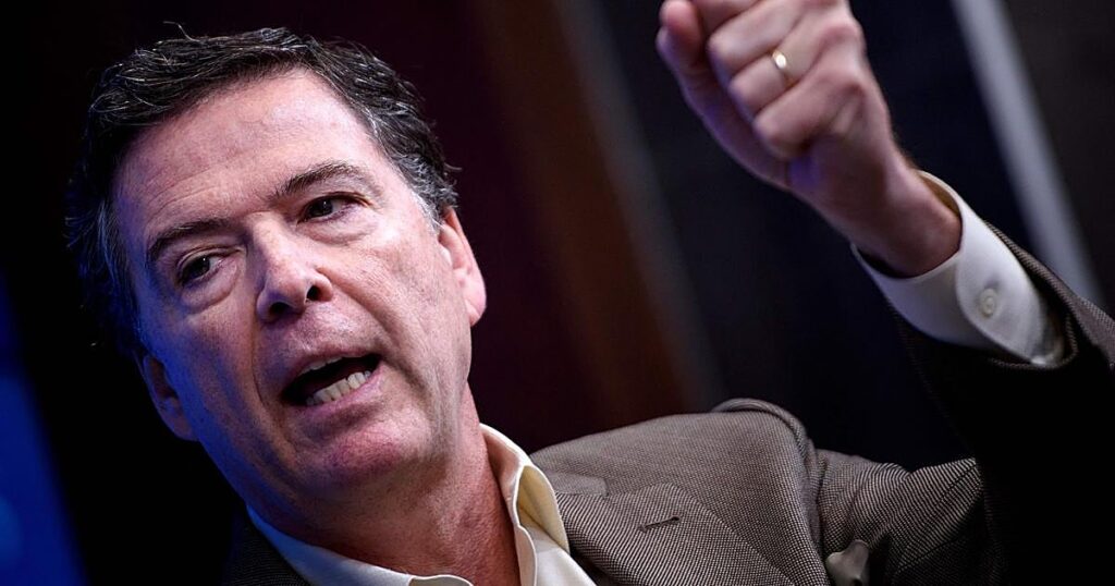 El exdirector del FBI y opositor de Trump James Comey, imputado de nuevo